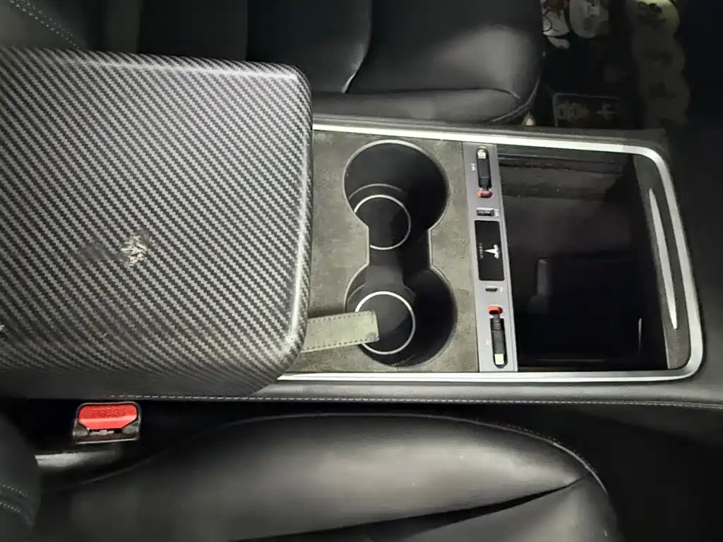 Tesla Model 3 — миниатюра 7
