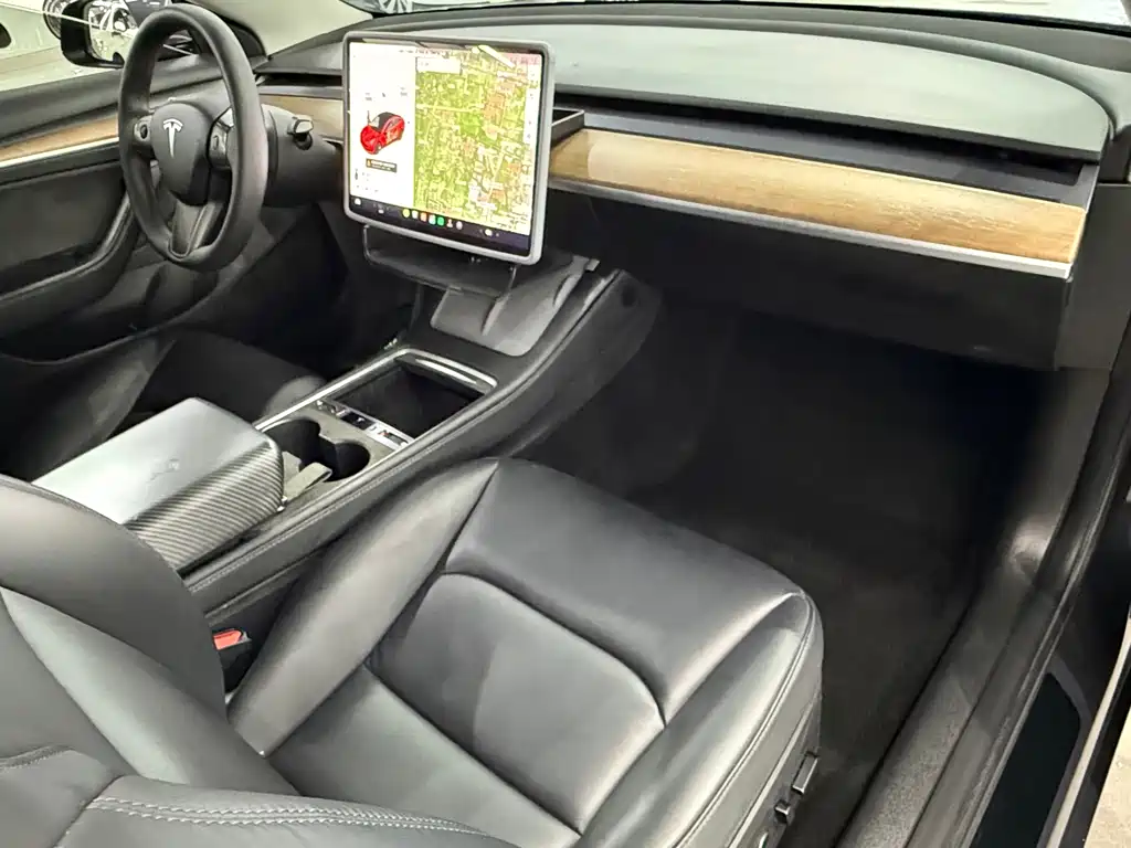 Tesla Model 3 — миниатюра 8