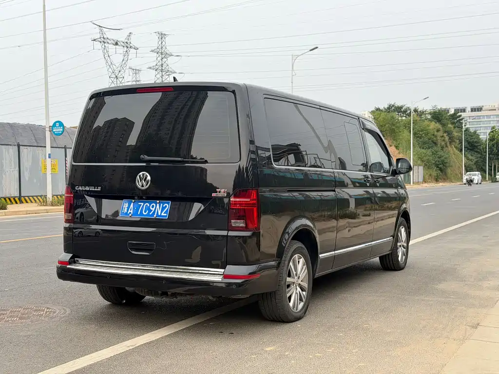 Volkswagen Caravelle 2016 2.0TSI Comfort 9 мест