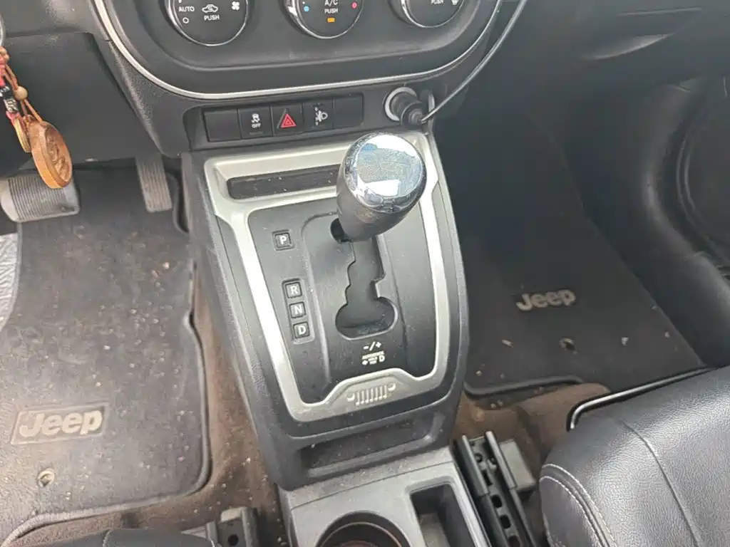 Jeep Compass (Import) — миниатюра 14