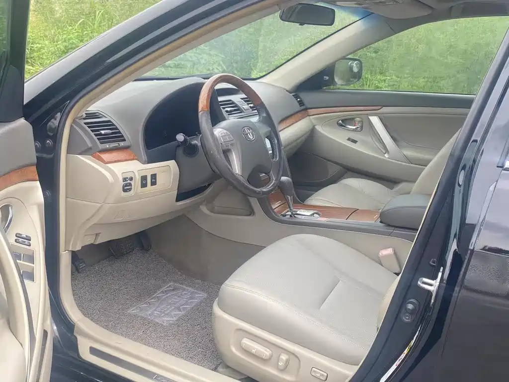 Toyota Camry — миниатюра 4