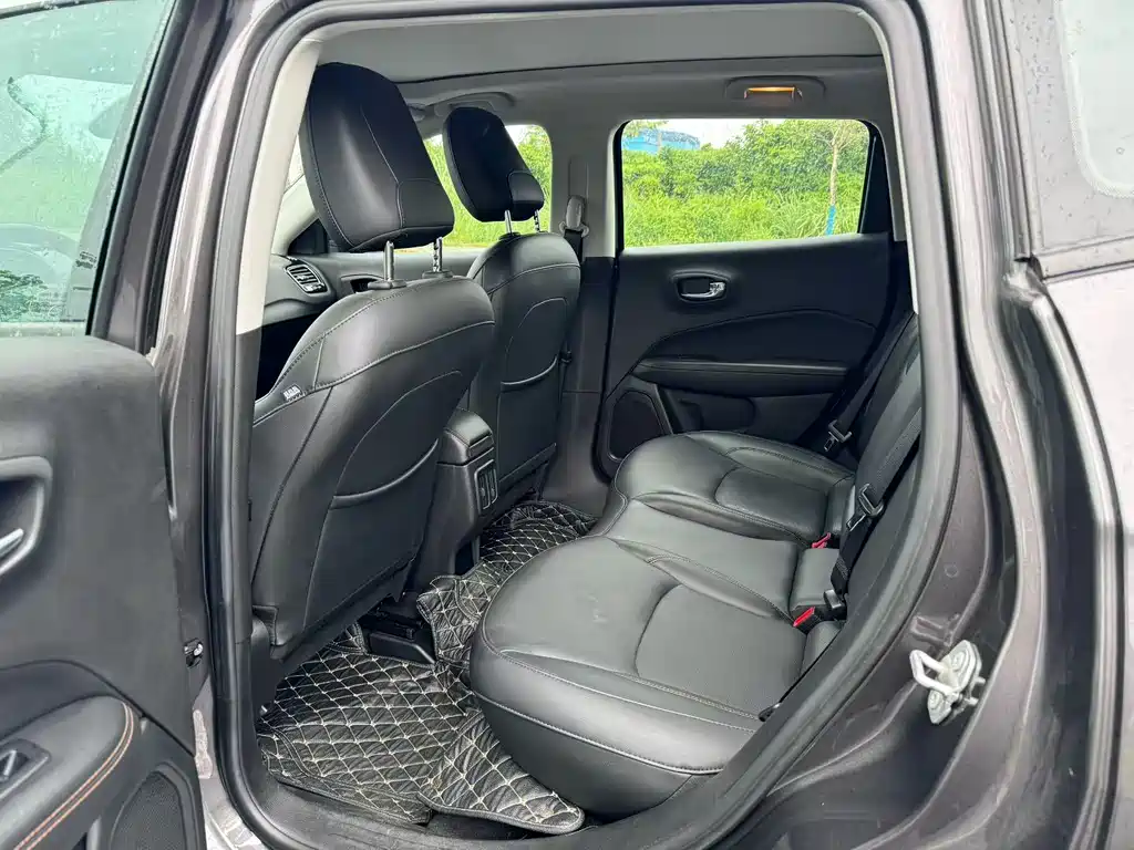 Jeep Compass — миниатюра 8
