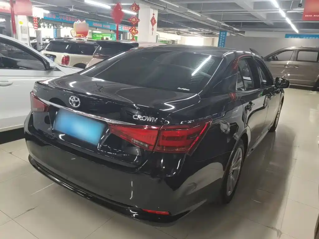 Toyota Crown — миниатюра 7