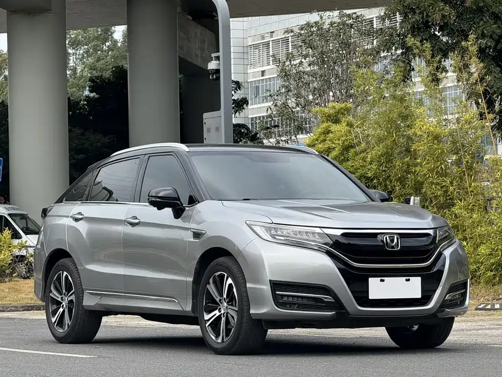 HONDA UR V