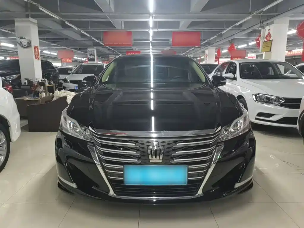 Toyota Crown — миниатюра 3