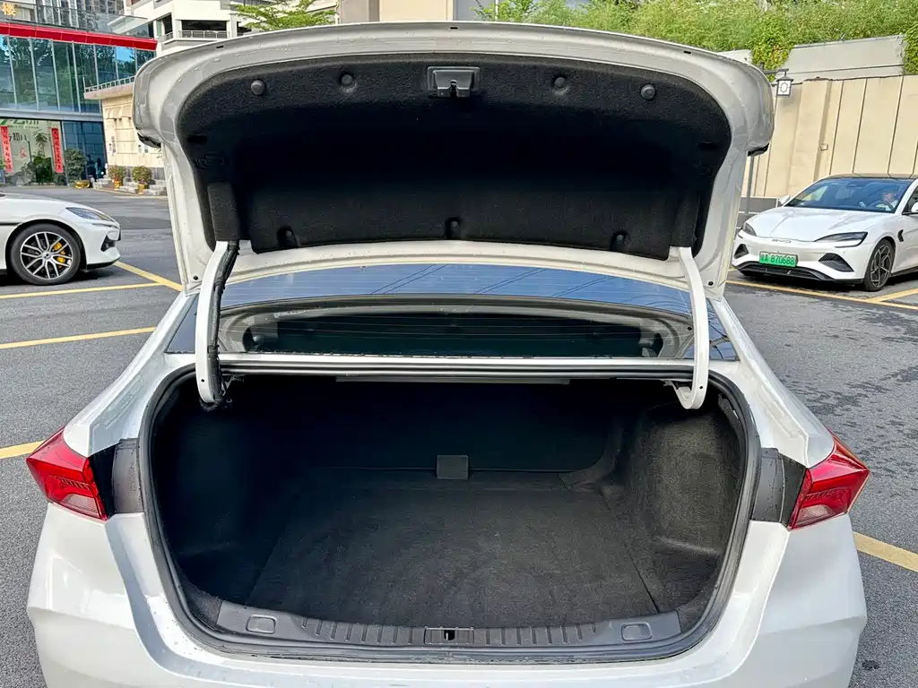 Buick Verano — миниатюра 12
