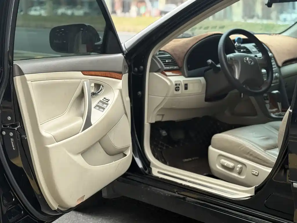 Toyota Camry 2013 200G Luxury