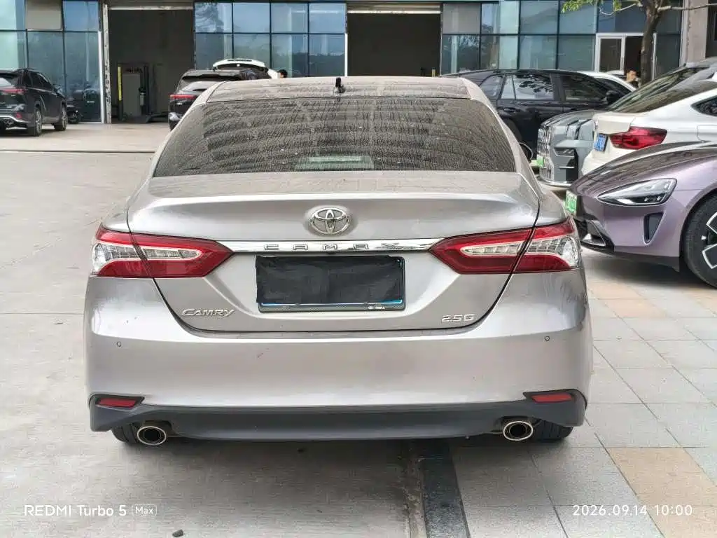 Toyota Camry — миниатюра 8