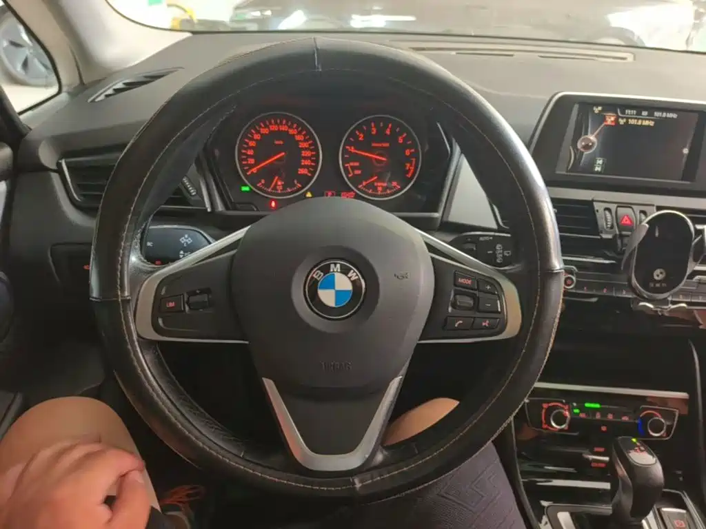 BMW 2 Series Active Tourer — миниатюра 11