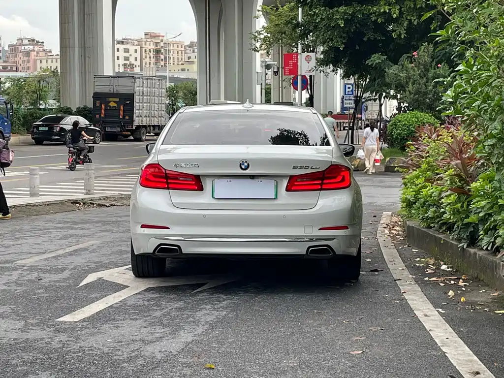 BMW 5 Series New Energy — миниатюра 3