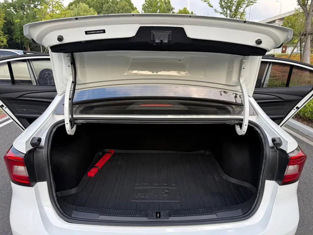Roewe i5 — миниатюра 17
