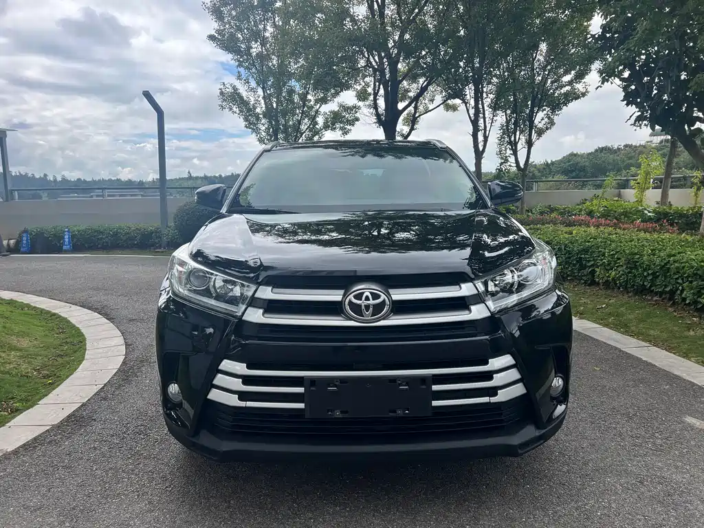 TOYOTA HIGHLANDER