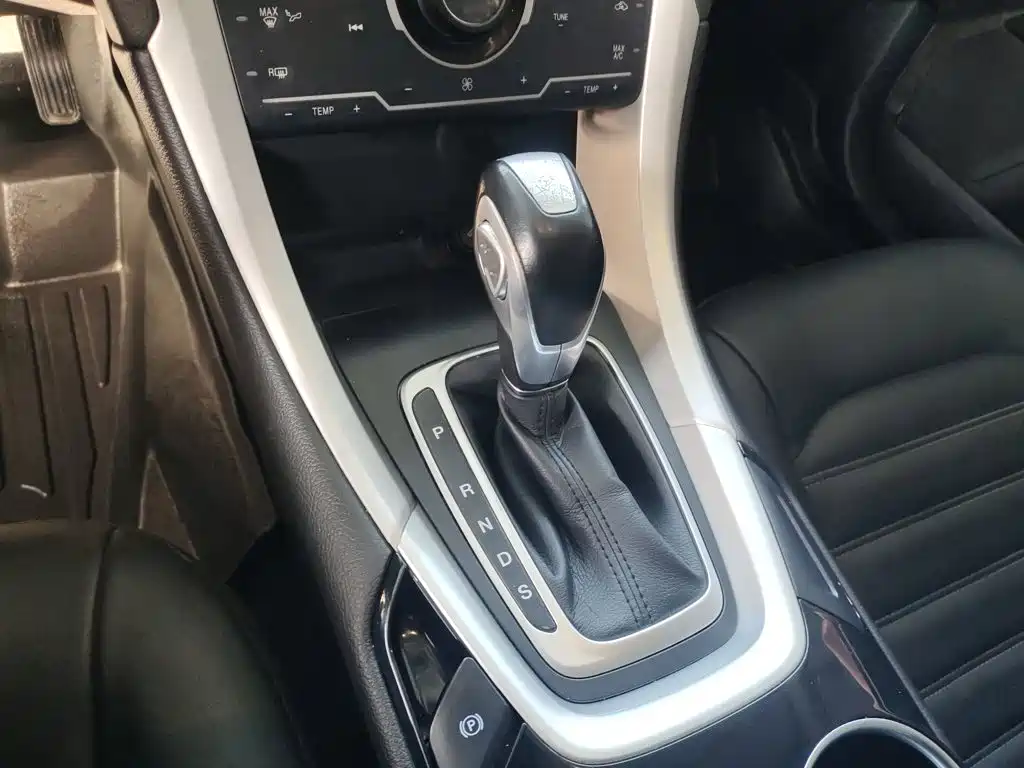 Ford Mondeo — миниатюра 14