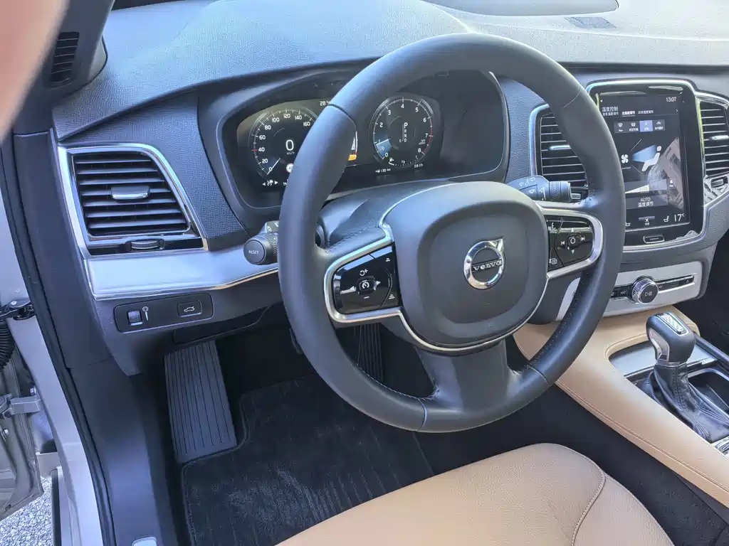 Volvo XC90 — миниатюра 24