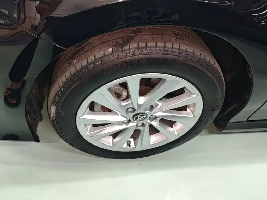Toyota Camry — миниатюра 23