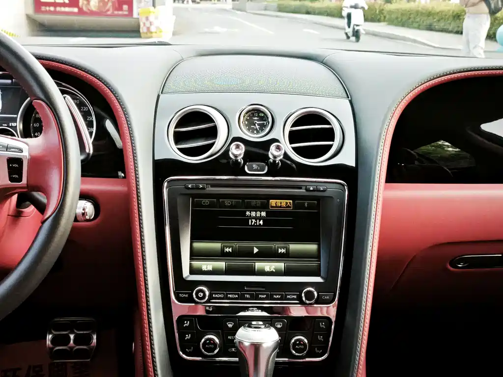 Bentley Flying Spur — миниатюра 10