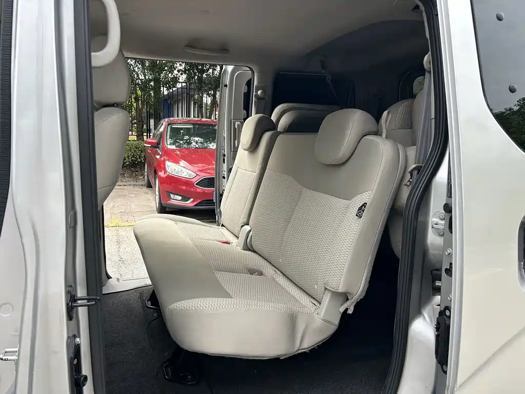 Nissan NV200 — миниатюра 8