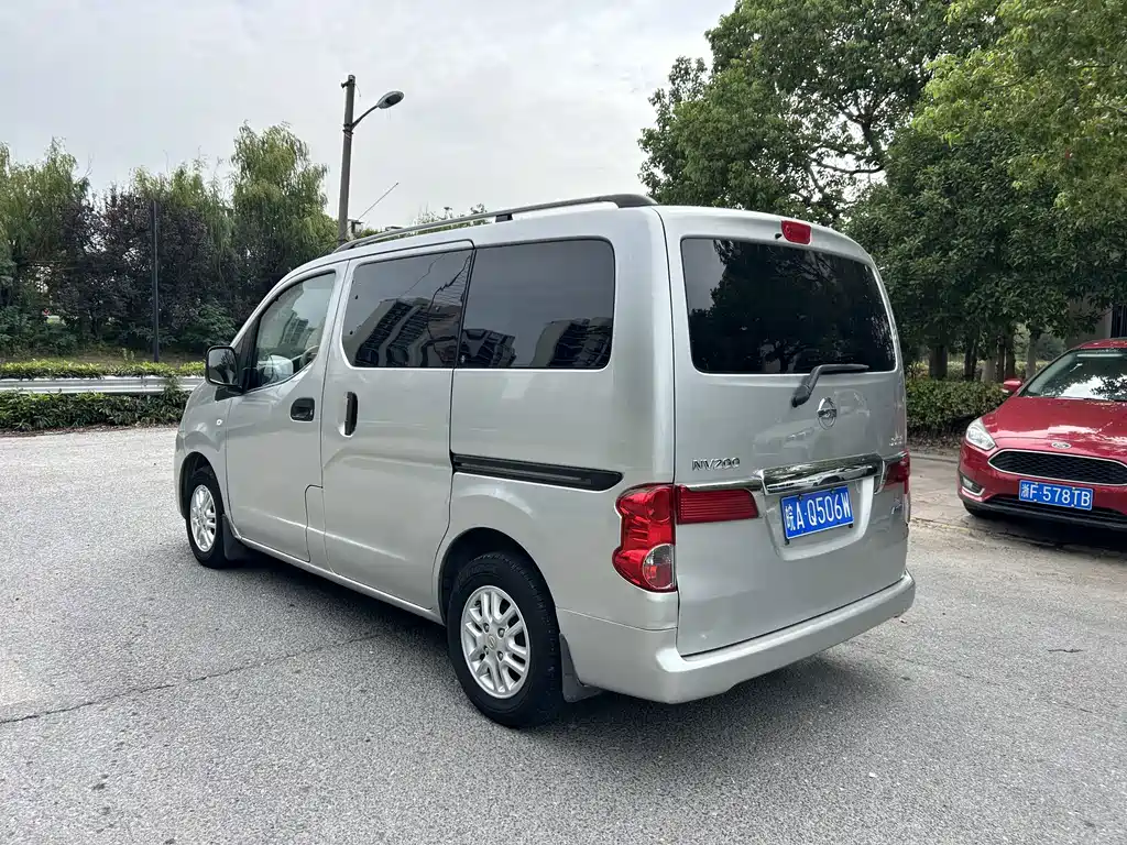 Nissan NV200 — миниатюра 6