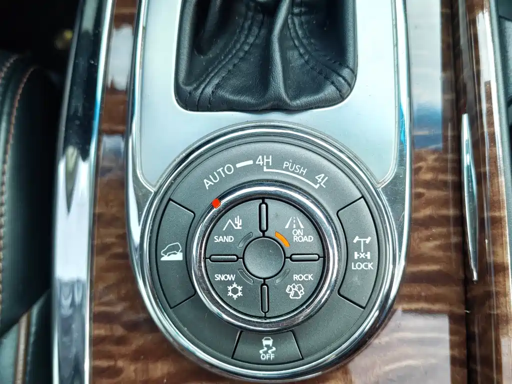 Nissan Patrol — миниатюра 10