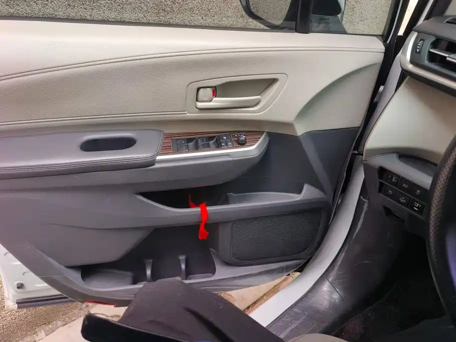 Toyota Sienna — миниатюра 7