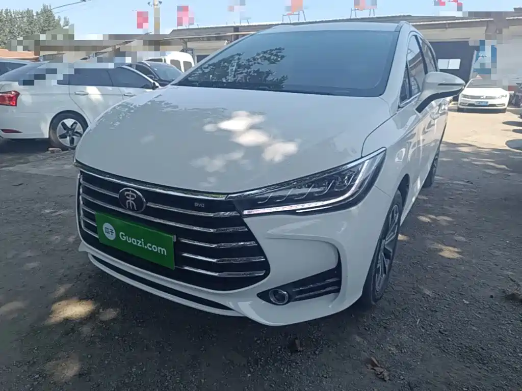 BYD MAX