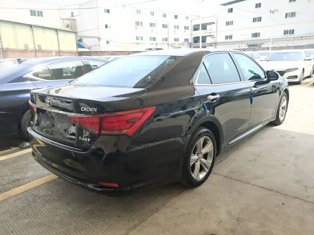 Toyota Crown — миниатюра 7