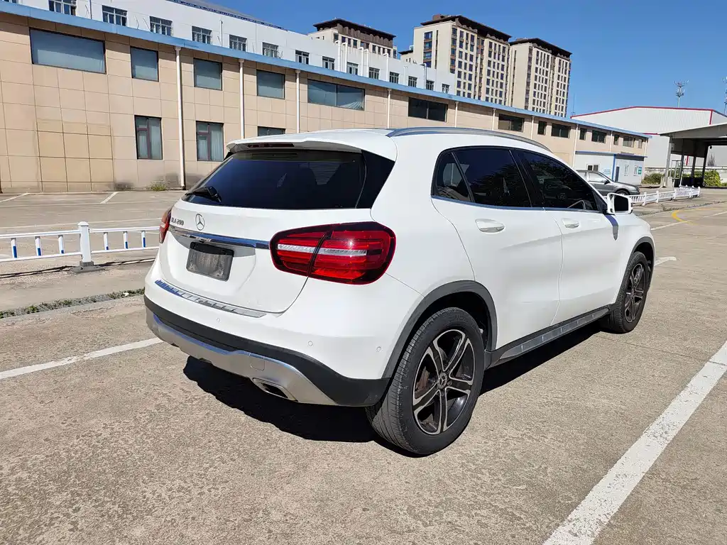 Mercedes-Benz GLA — миниатюра 6