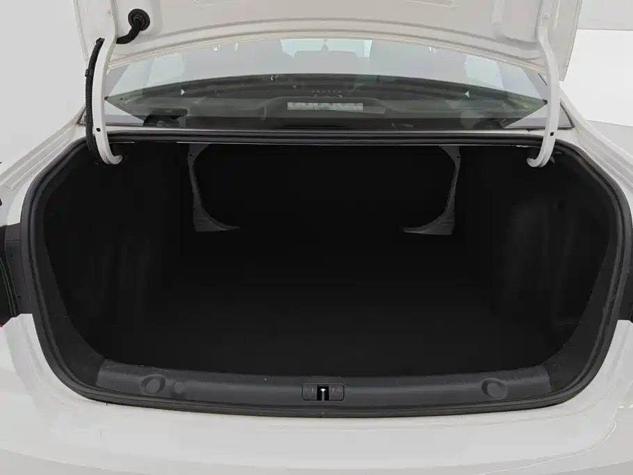 Volkswagen Lavida — миниатюра 4