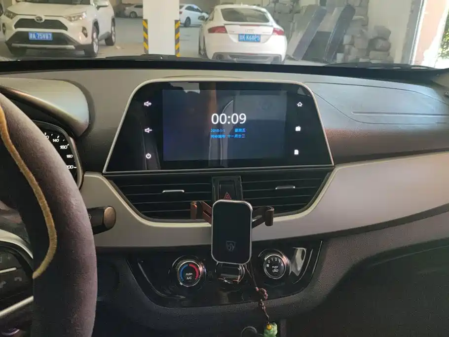 Baojun 310W — миниатюра 13
