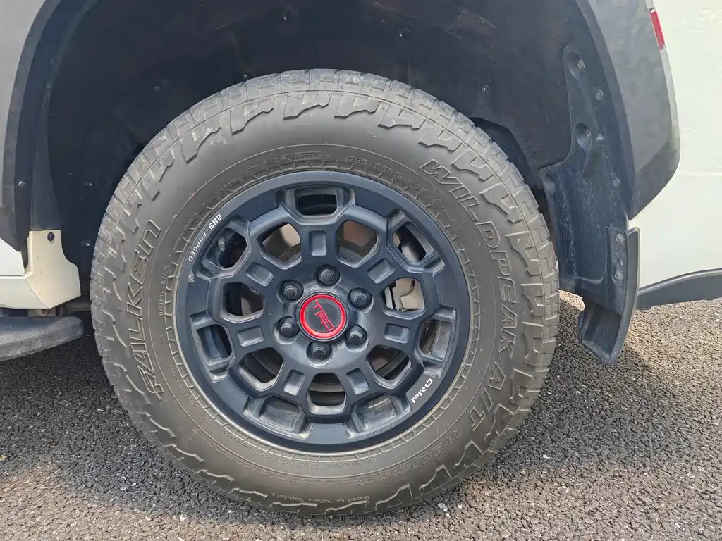 Toyota Sequoia — миниатюра 10