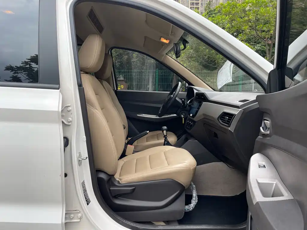 Wuling Hongguang — миниатюра 10