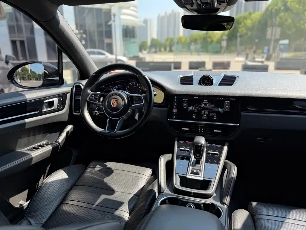 Porsche Cayenne — миниатюра 11