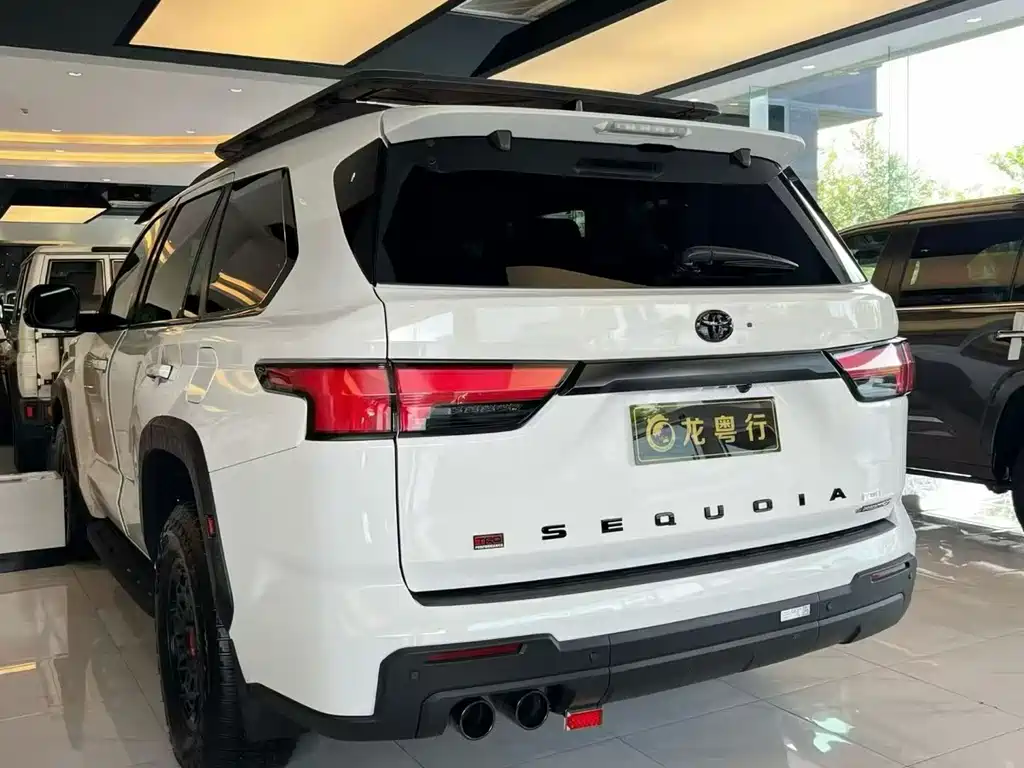 Toyota Sequoia — миниатюра 5