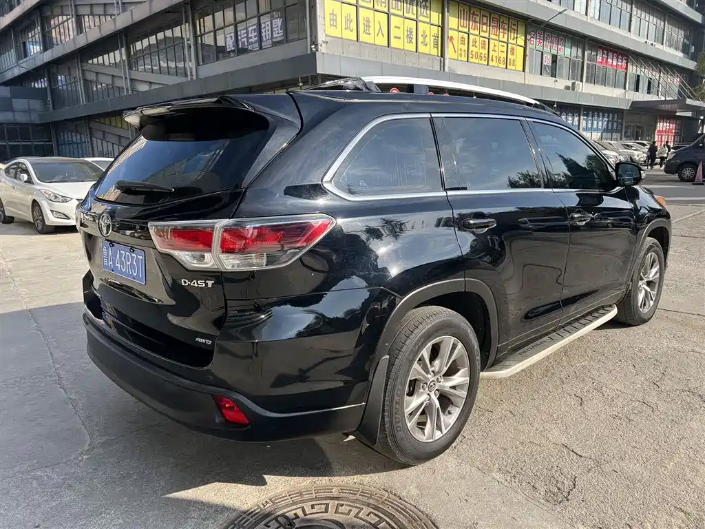 TOYOTA HIGHLANDER