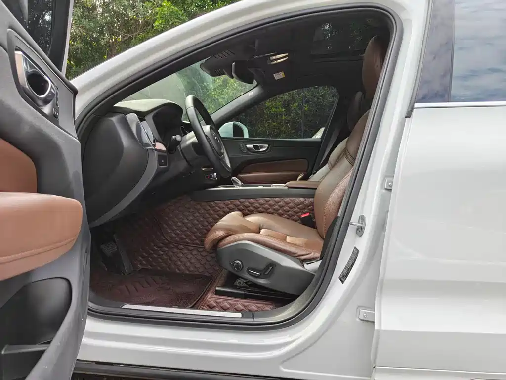 Volvo XC60 — миниатюра 4