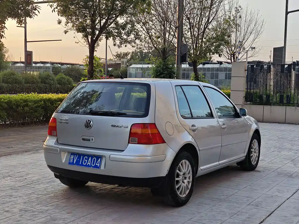 Volkswagen Golf 2004 1.6 MT Comfort