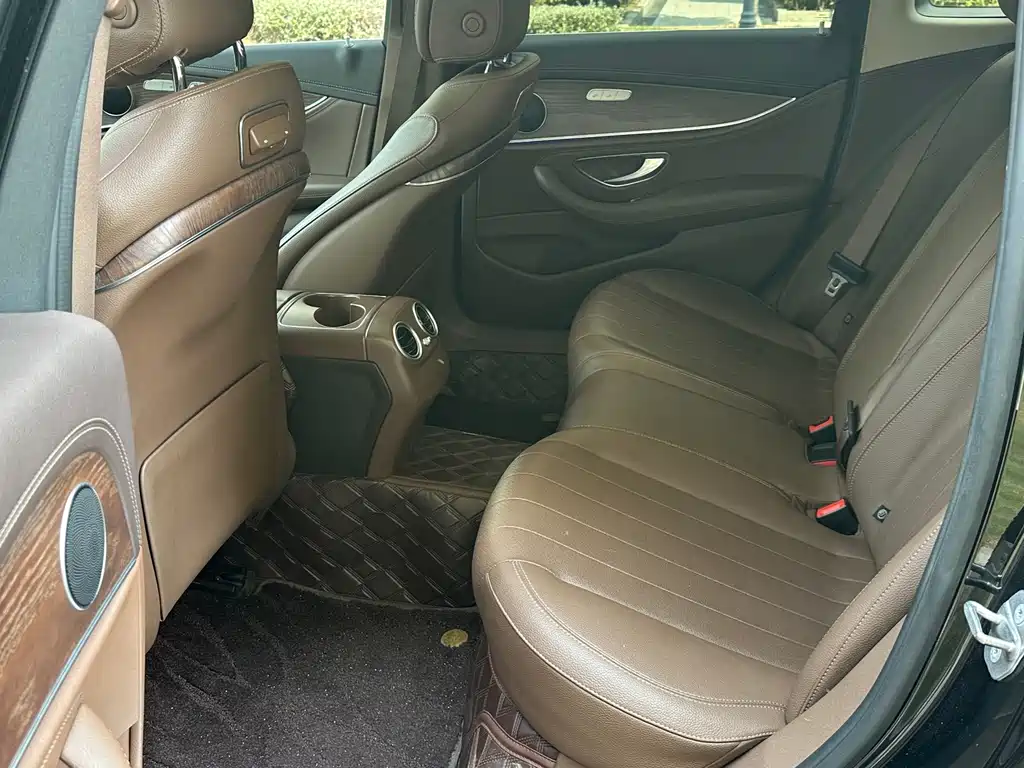 Mercedes-Benz E-Class — миниатюра 8