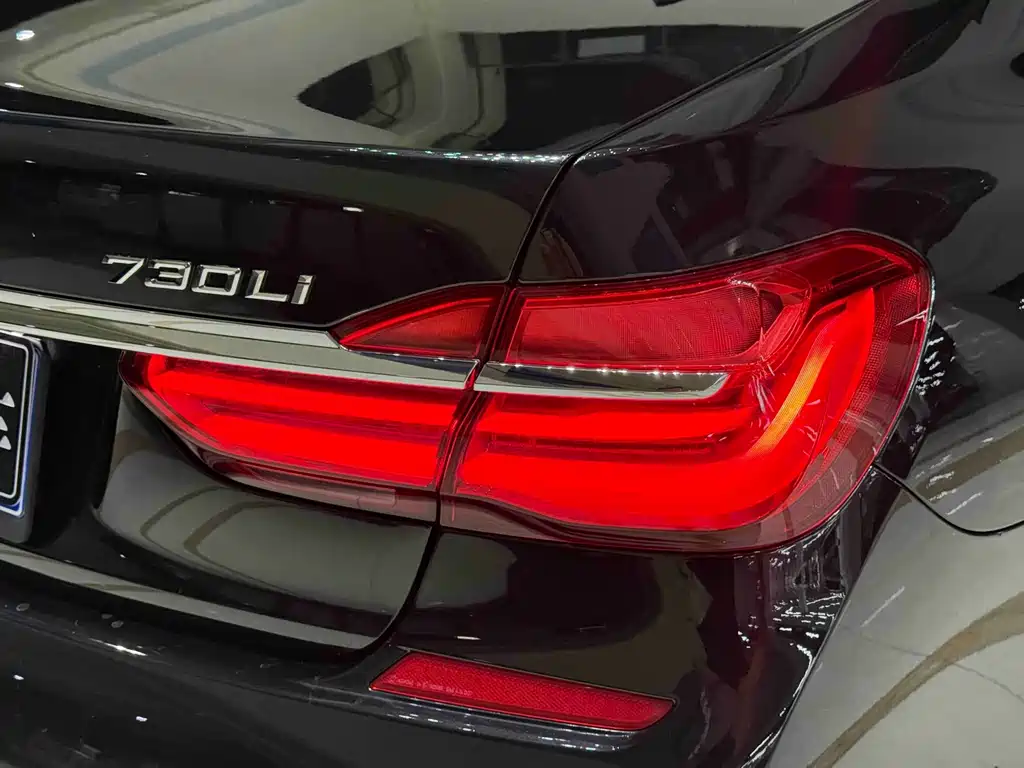 BMW 7 Series — миниатюра 10