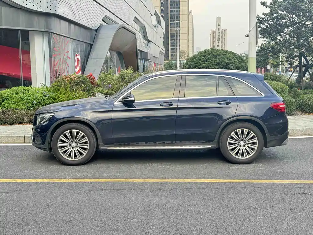 MERCEDES-BENZ GLC