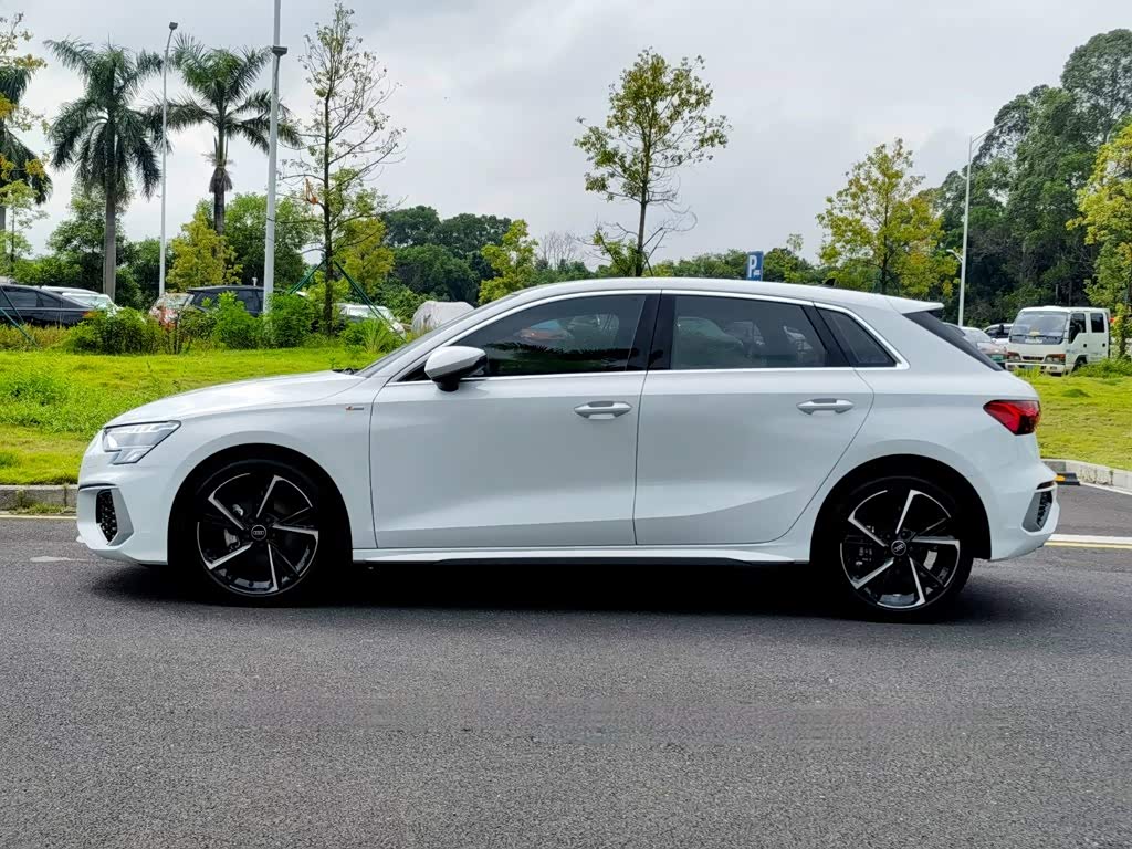Audi A3 1.4 л 2023 г. Белый, пробег 20000 км