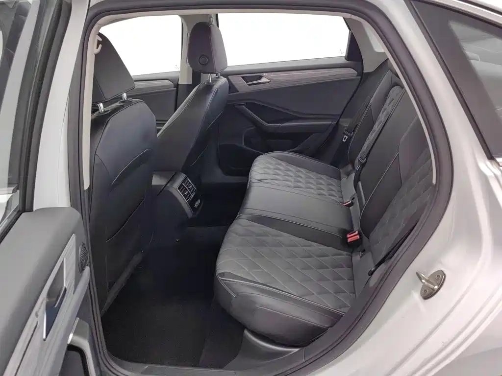 Volkswagen Sagitar — миниатюра 15