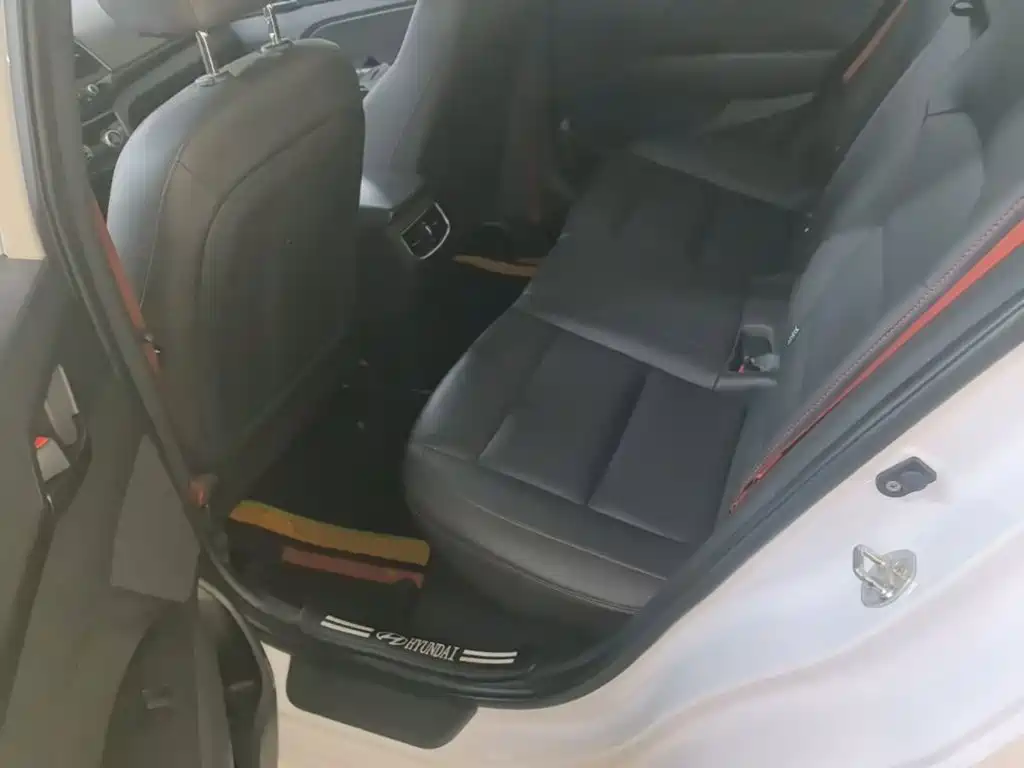 Hyundai Elantra — миниатюра 17