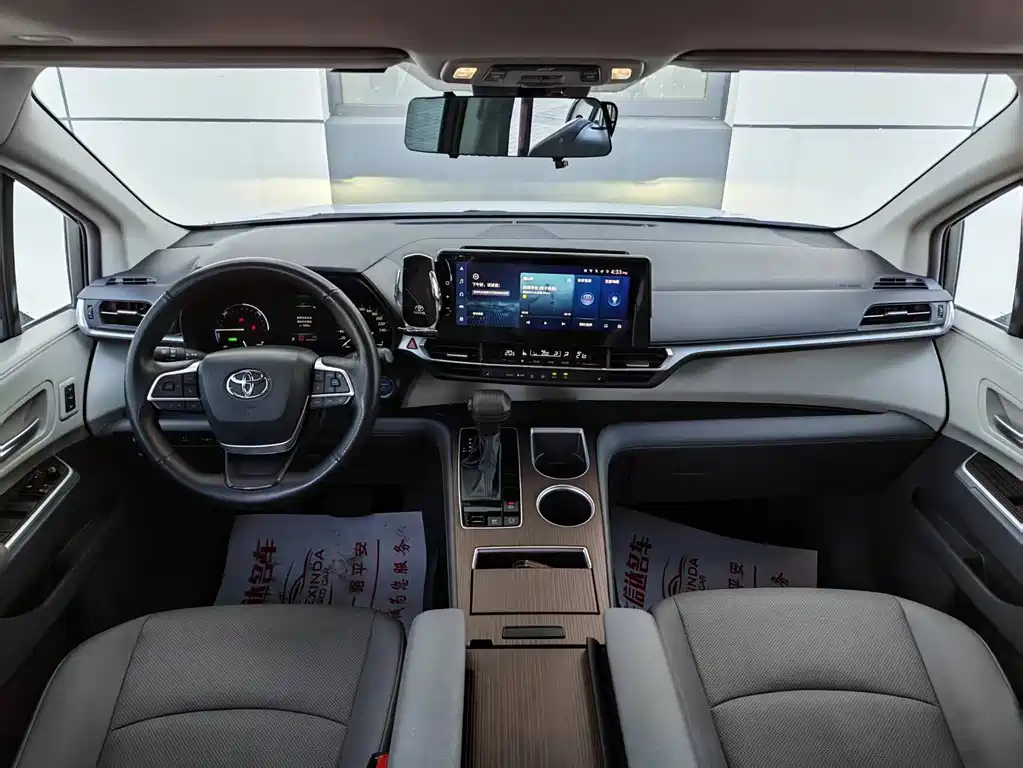 Toyota Granvia — миниатюра 5