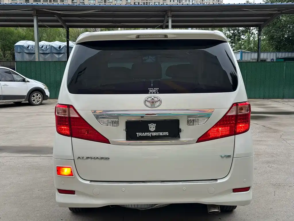 Toyota Alphard — миниатюра 4