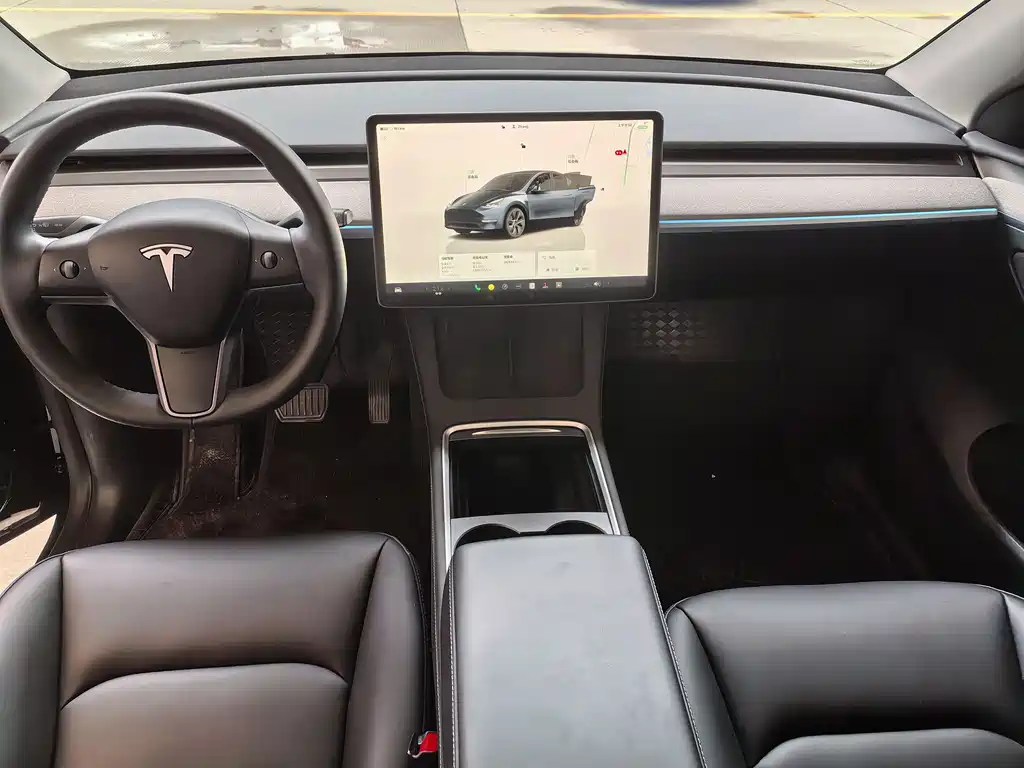 TESLA MODEL Y