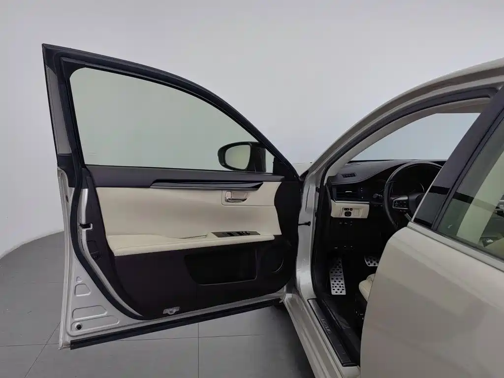 Lexus ES — миниатюра 8