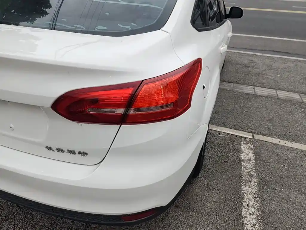 Ford Focus — миниатюра 8
