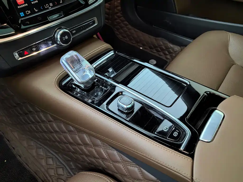 Volvo S90 PHEV — миниатюра 26