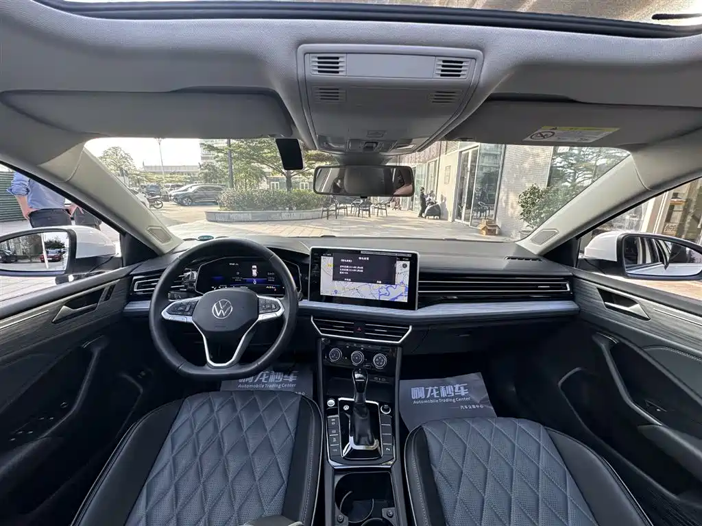Volkswagen Sagitar 2025 300TSI DSG