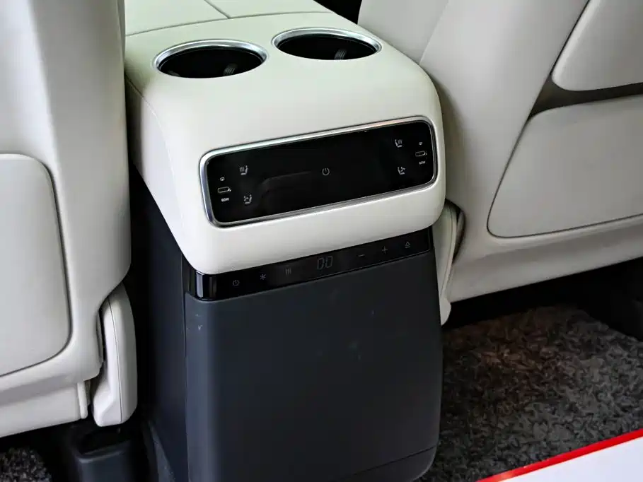 Li Auto Li MEGA — миниатюра 36